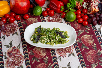 Стручковая фасоль с чесноком и яйцом